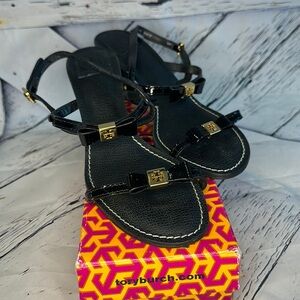 TORY BURCH KAILEY KITTEN HEEL STRAPY DRESS SANDAL PATENT LEATHER BLACK GOLD 10